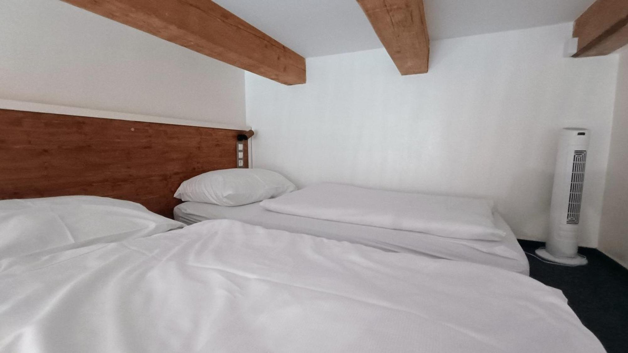 S42 Hotel براغ الغرفة الصورة