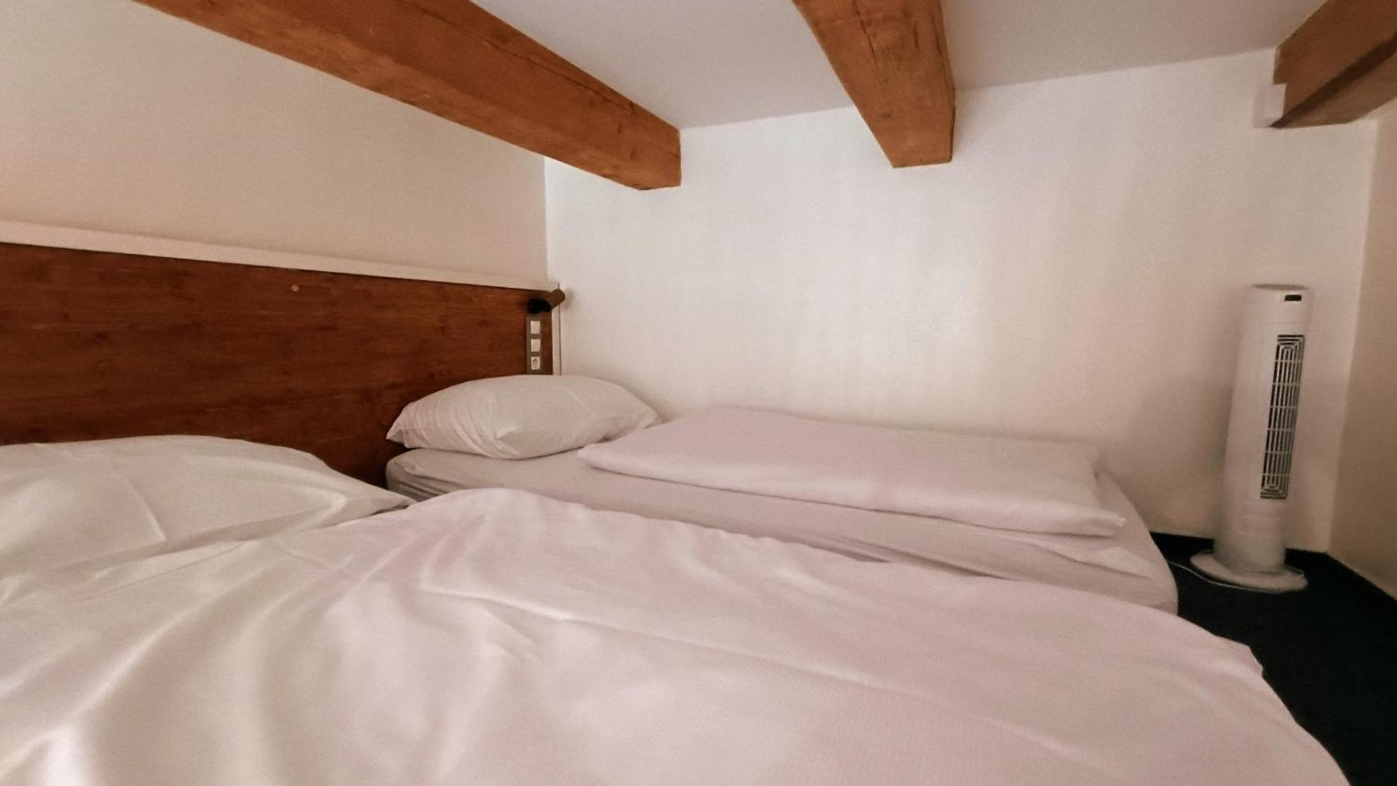 S42 Hotel براغ الغرفة الصورة